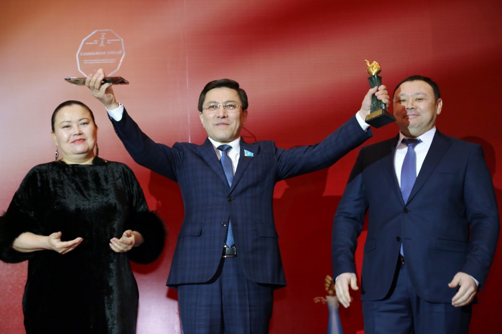 استانادا «حالىق سۇيىكتىسى» سىيلىعى تابىستالدى