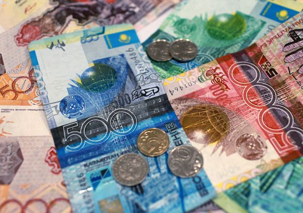 تەڭگەنىڭ دوللارعا شاققانداعى باعامى ءبىر ايلىق مينيمۋمعا ءتۇستى