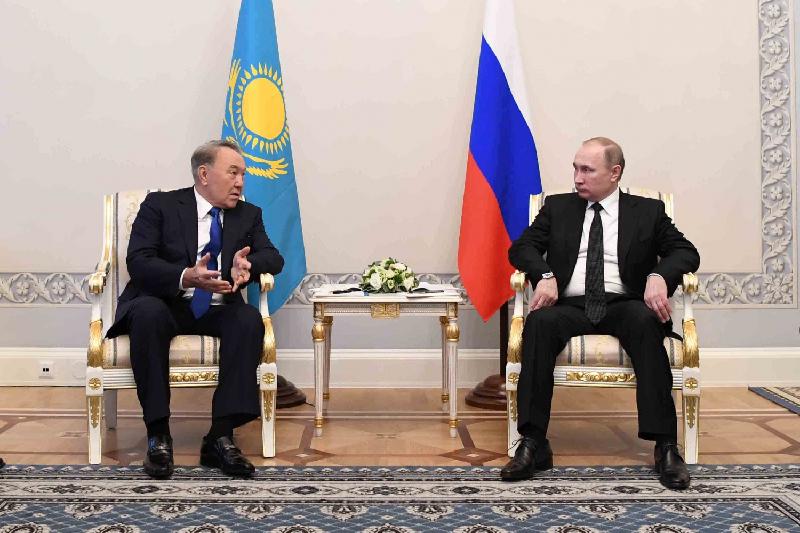 نازارباەۆ پۋتينمەن كەزدەستى