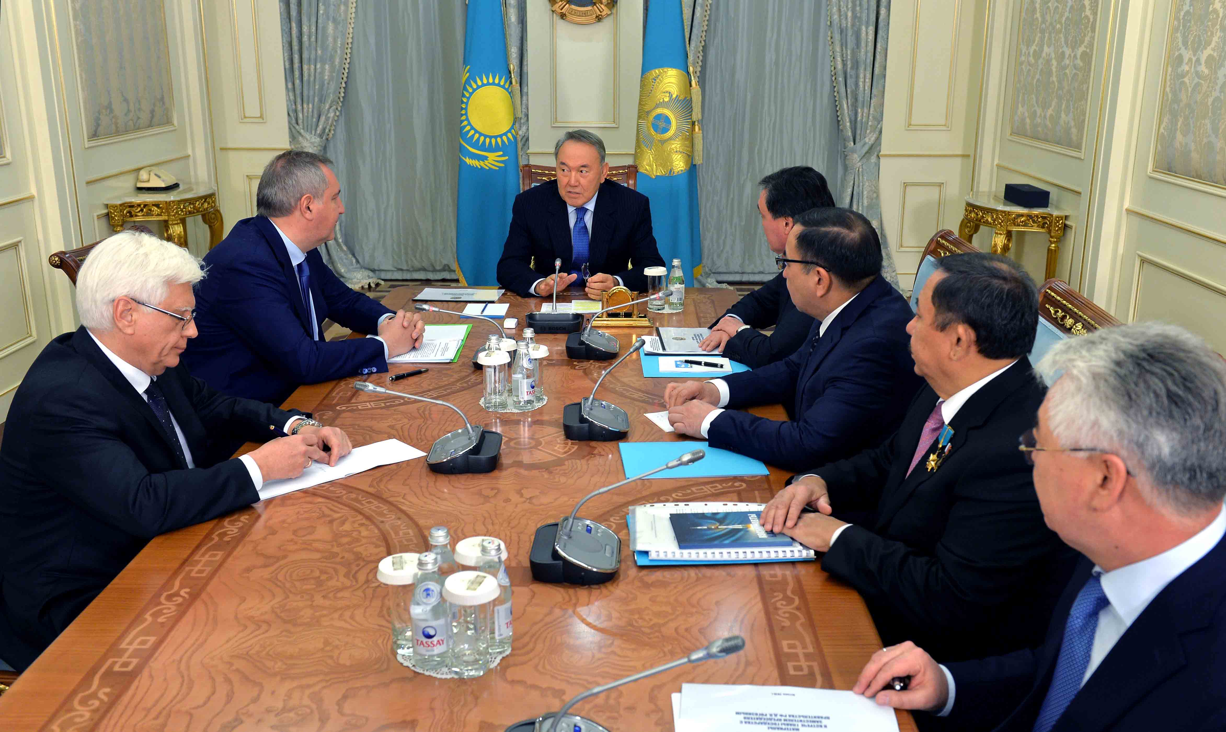 ەلباسى رف ۇكىمەتى توراعاسىنىڭ ورىنباسارىمەن كەزدەستى