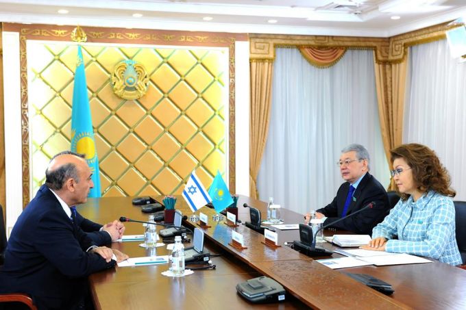 داريعا نازارباەۆا حالىقارالىق كەزدەسۋلەر وتكىزدى