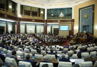 مەملەكەتتىك قىزمەت ماسەلەلەرى جەتىلدىرىلەدى