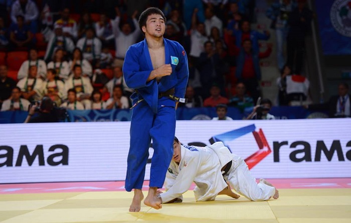 ەلدوس سمەتوۆ الەمدىك رەيتينگتە كوش باستاپ تۇر