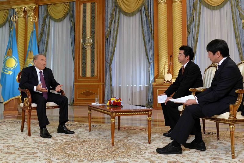 پرەزيدەنت جاپون جۋرناليستەرىنە سۇحبات بەردى