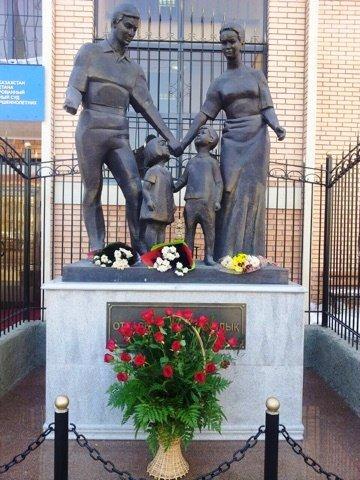 ەلوردادا «وتباسى –  ۇلى قۇندىلىق»  مونۋمەنتى اشىلدى