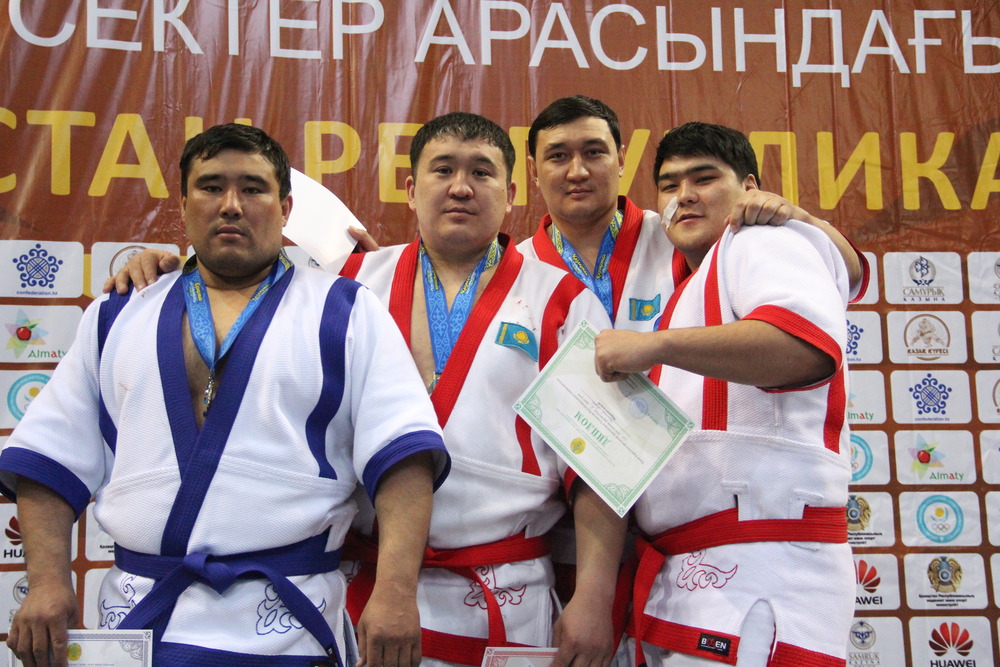              قازاق كۇرەسىنەن ەل چەمپيوندارى انىقتالدى