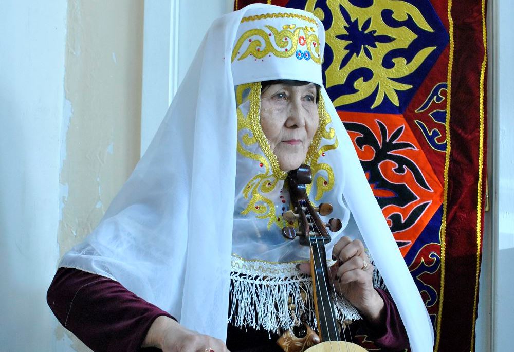 شىعىستان شىققان العاشقى قوبىزشى ايەل پاتەر جالداپ ءجۇر