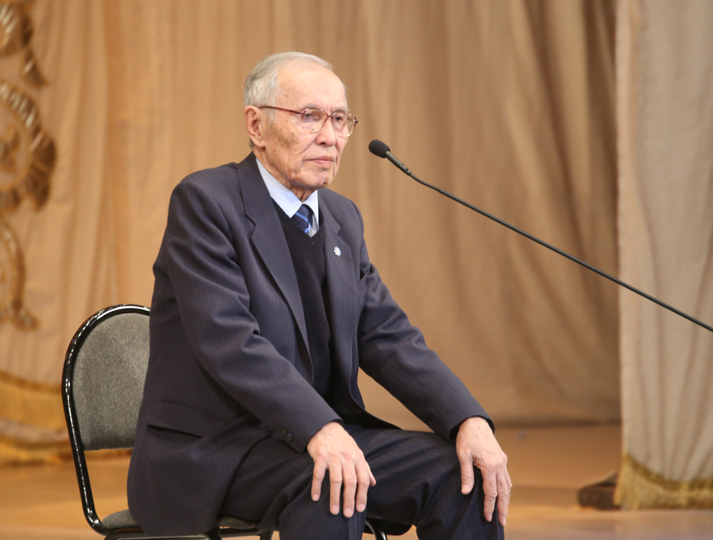 ساۋىتبەك ابدراحمانوۆ. قازاق ادەبيەتتانۋىنىڭ پاتريارحى