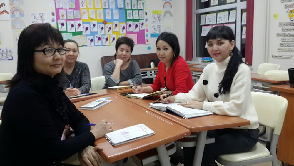 اتا-انالار دا اعىلشىن ءتىلىن وقىپ ءجۇر