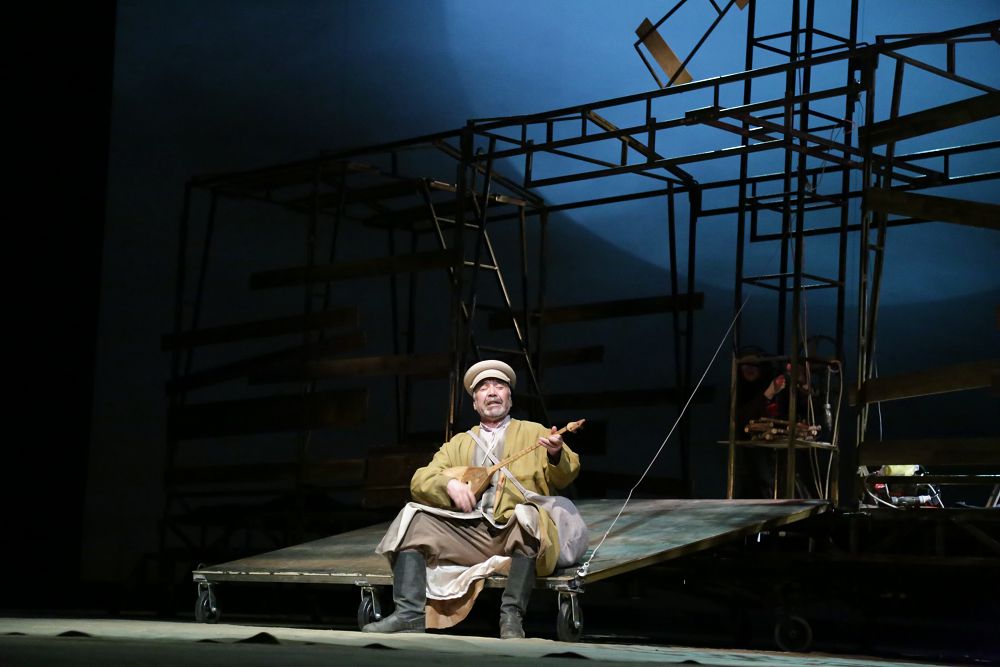 كومبە ناننىڭ ءدامى كورەرمەنىمەن قاۋىشتى