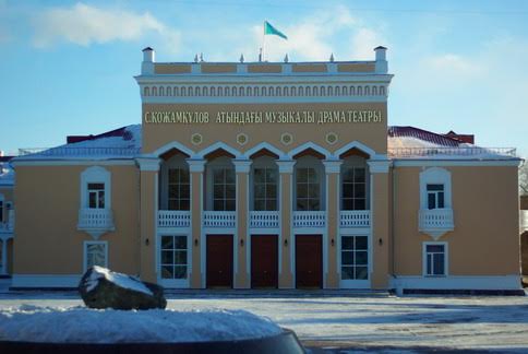 جەزقازعاندىق تەاتر ارتىستەرى قۇرمەتكە بولەندى