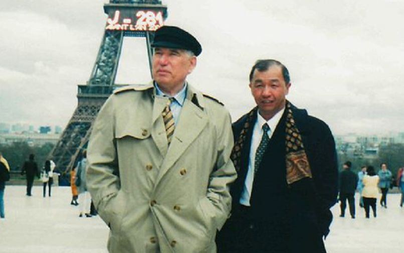 ايتماتوۆ الەمىنىڭ شىراقشىسى