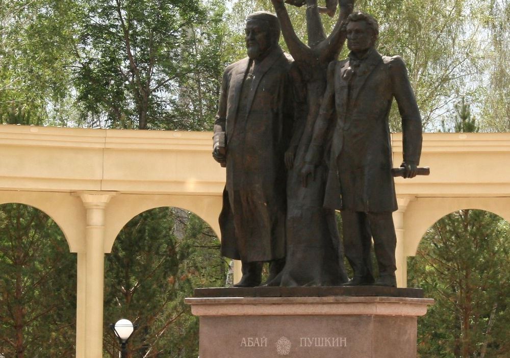 ەلدىكتىڭ ەڭسەلى ەسكەرتكىشتەرى