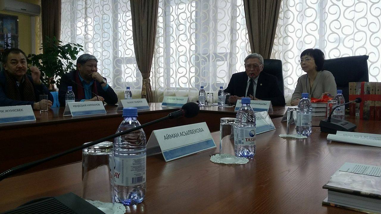 كوپ كۇتكەن كىتاپتىڭ تۇساۋى كەسىلدى