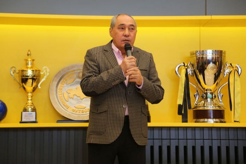 قۇرالبەك ورداباەۆ فۋتبولدان ۇلتتىق قۇرامانىڭ ويىنىن سىنعا الدى