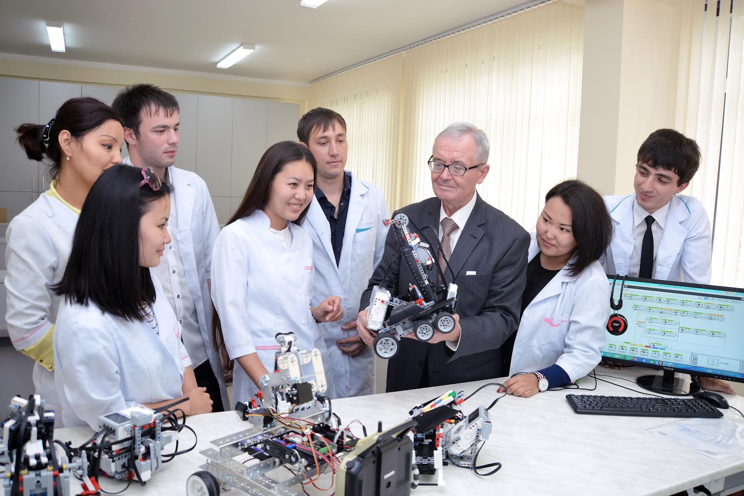 وتاندىق جاس عالىمداردىڭ عىلىمي جەتىستىكتەرى تانىستىرىلدى