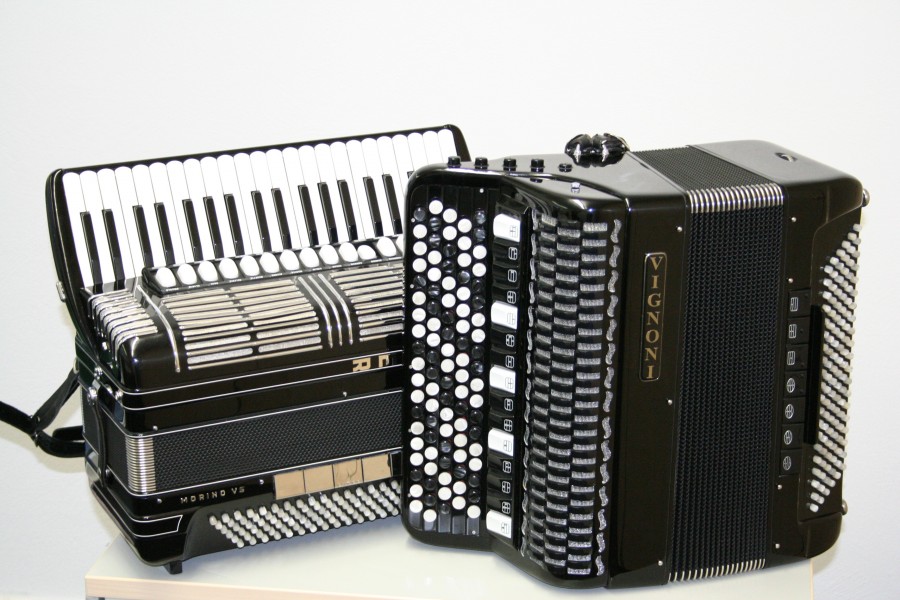 سىرنايشىلار سىنعا ءتۇستى