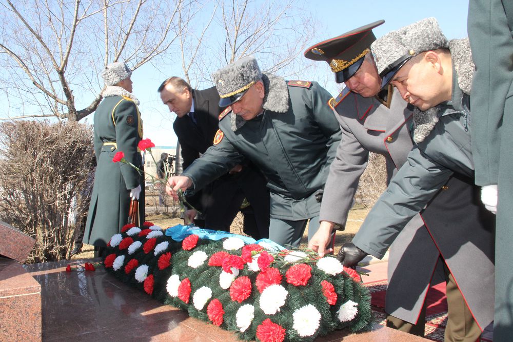 17 ساربازدى ەسكە الۋ ءراسىمى ءوتتى