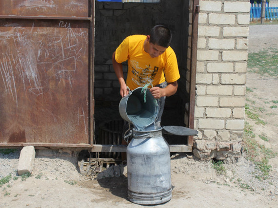 كەرمەك سۋ كەرى تارتىپ وتىر