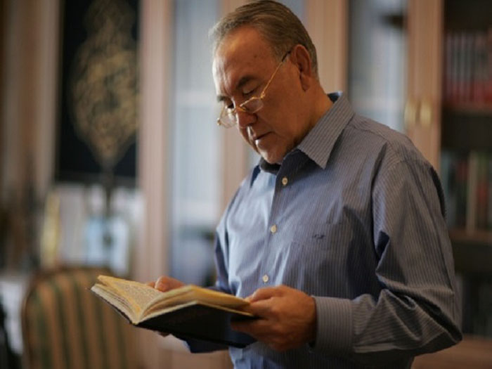 ەلباسى: ء"بىلىمدى بولۋعا ۇمتىلۋ - ءبىزدىڭ قانىمىزدا بار قاسيەت"