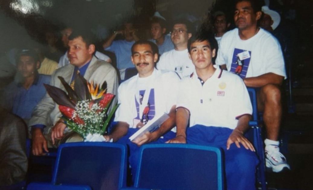 كىشى فلويد مەيۋەزەر مەن كورگەن بوكسشىلاردىڭ ەڭ مىقتىسى – باقتيار تولەگەنوۆ 