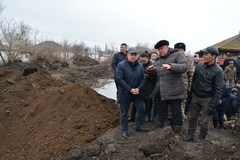 اقمولا وبلىسىنىڭ اكىمى شۇعىل تۇردە اتباسار قالاسىنا باردى