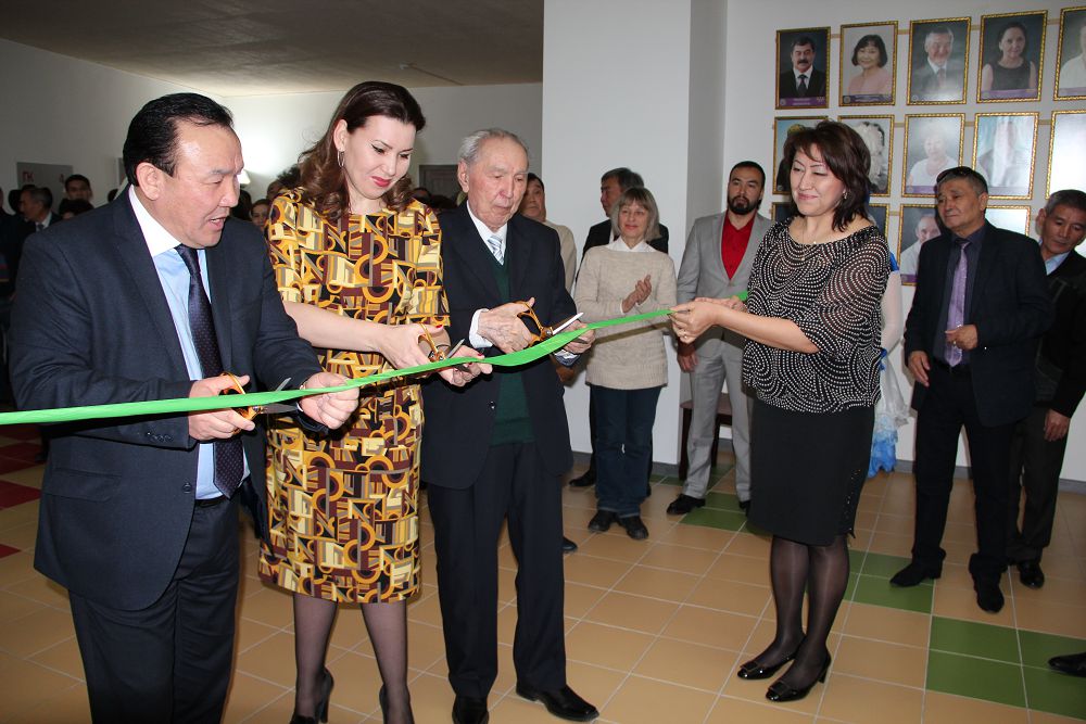 قازاق تسيركى ۇلكەن ءبىر ءىس تىندىردى