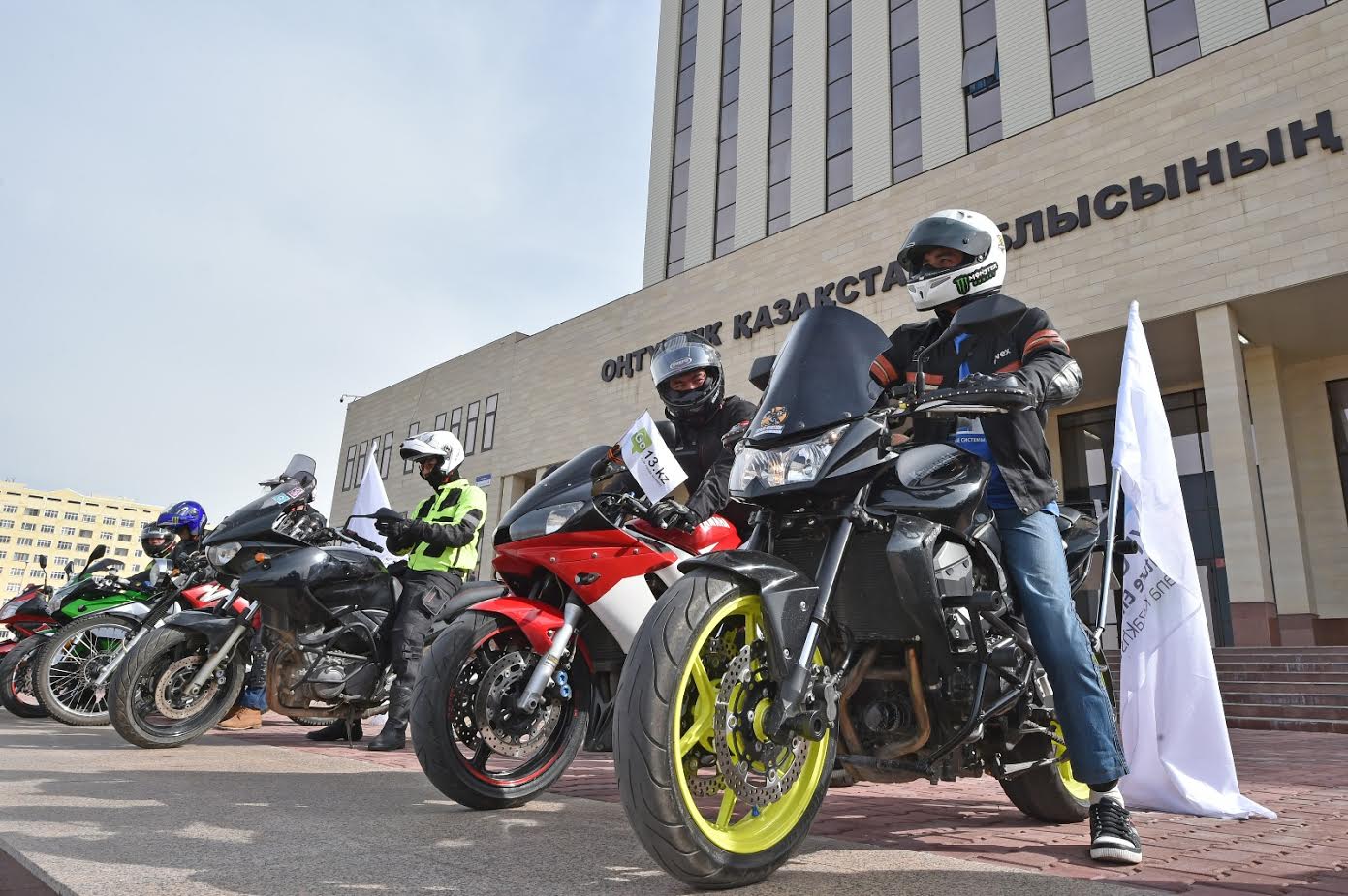 شىمكەنتتە «ەكسپو-2017» حالىقارالىق كورمەسىنە وراي موتوشەرۋ ءوتتى