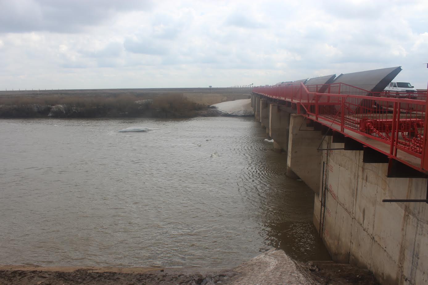 اقمولا وبلىسىندا سۋ تاسقىنىنىڭ الدىن الۋ جۇمىستارى جالعاسۋدا