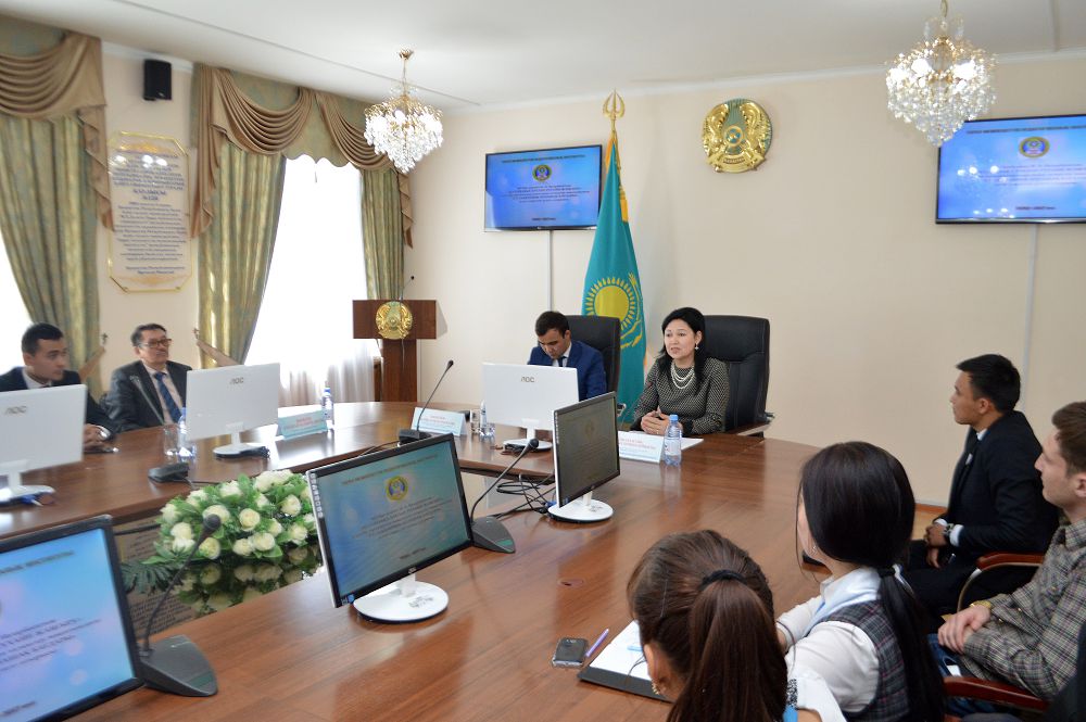 تارازدىق ۇستازدار ەلباسىنىڭ ماقالاسىن تالقىلادى