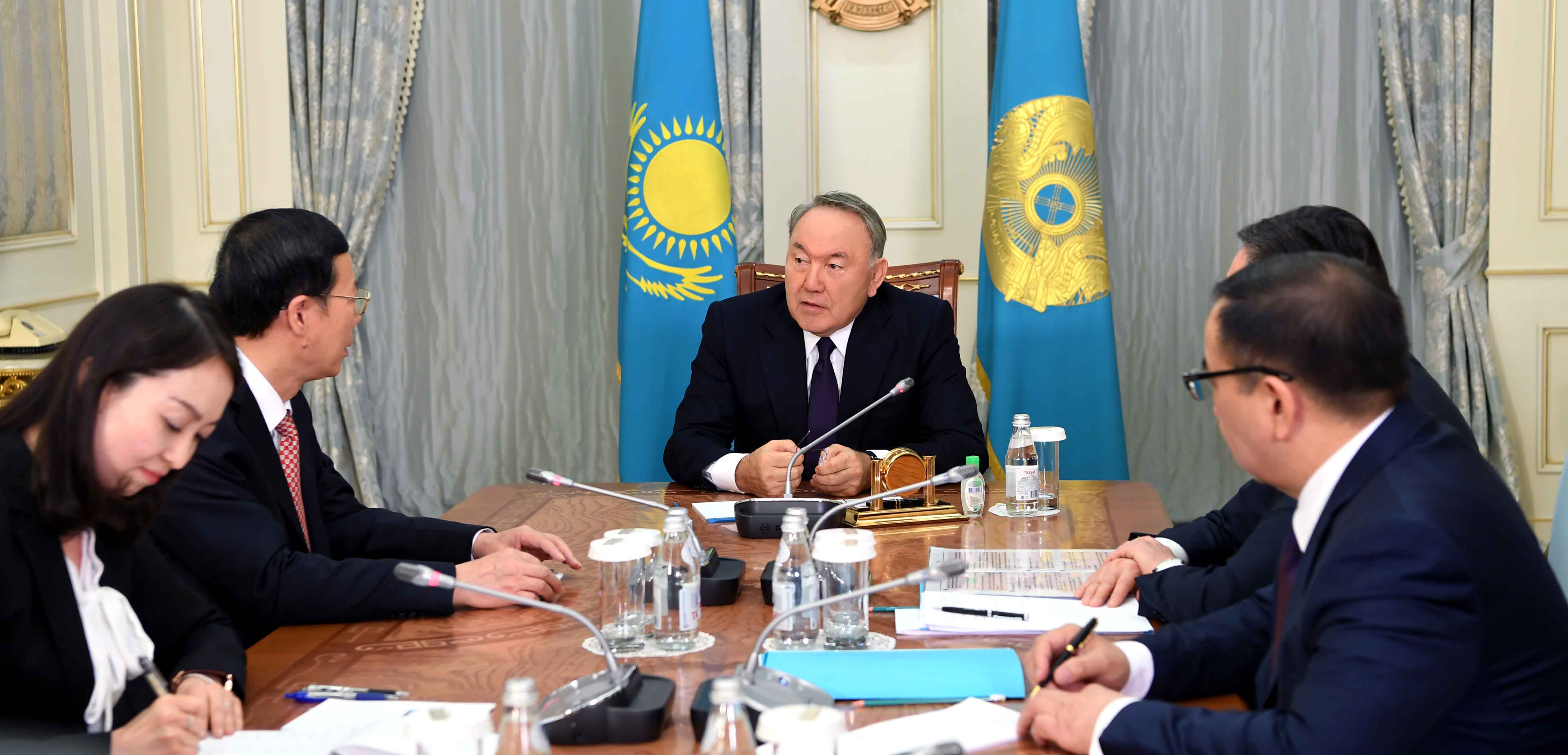 ن.نازارباەۆ قحر مەملەكەتتىك كەڭەسىنىڭ ءبىرىنشى ۆيتسە-پرەمەرى چجان گاوليمەن كەزدەستى