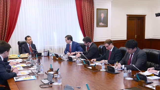 «Ernst & Young» كومپانياسىنىڭ وكىلدەرىمەن كەزدەستى