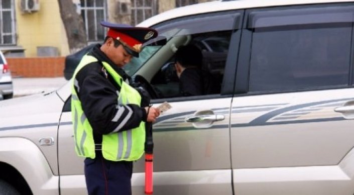 استانا پوليتسەيلەرى اكىمشىلىك حاتتامانى پلانشەتپەن تولتىرادى