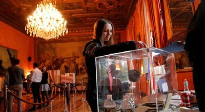 فرانتسيادا پرەزيدەنت سايلاۋى ءوتىپ جاتىر 