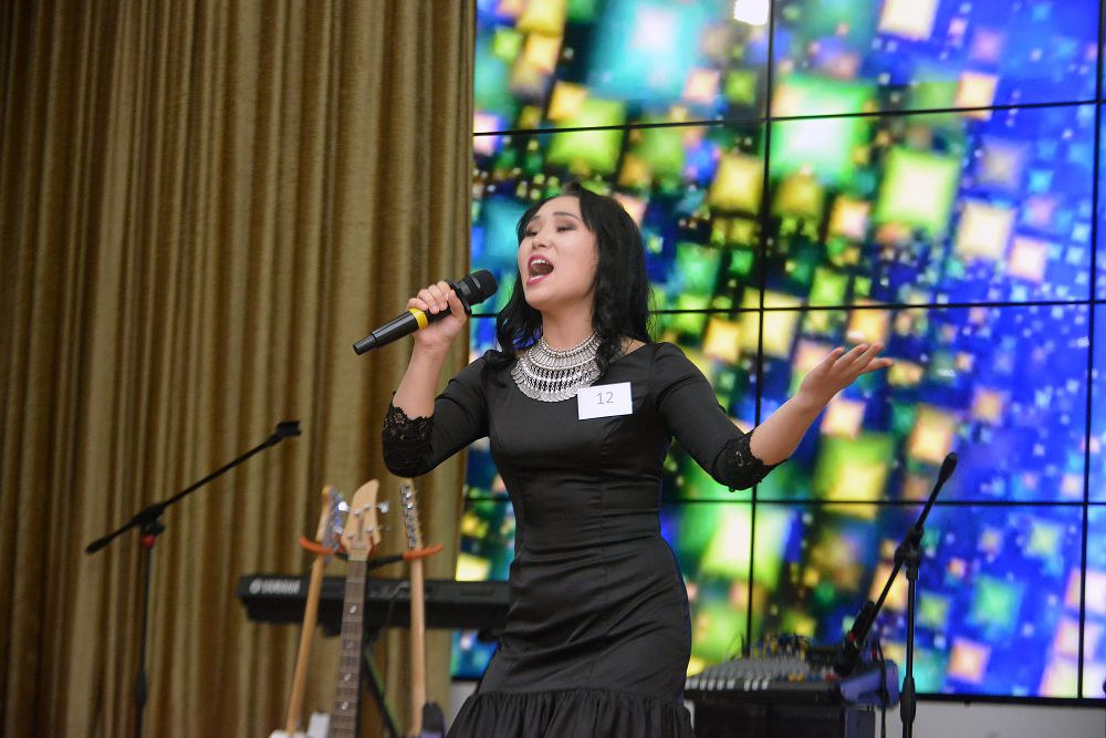 تارازدا رەسپۋبليكالىق رەترو اندەر بايقاۋى ءوتتى