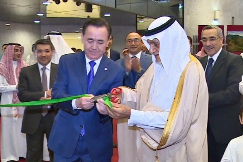 ەلباسى كىتابى اراب تىلىندە جارىق كوردى