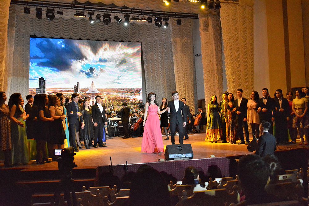 «اياۋلى ماحاببات» وپەراسىن ساحنالادى