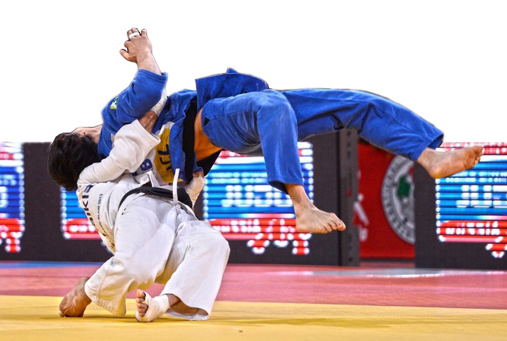 تاتامي ءۇستىن جالىن شارپىدى