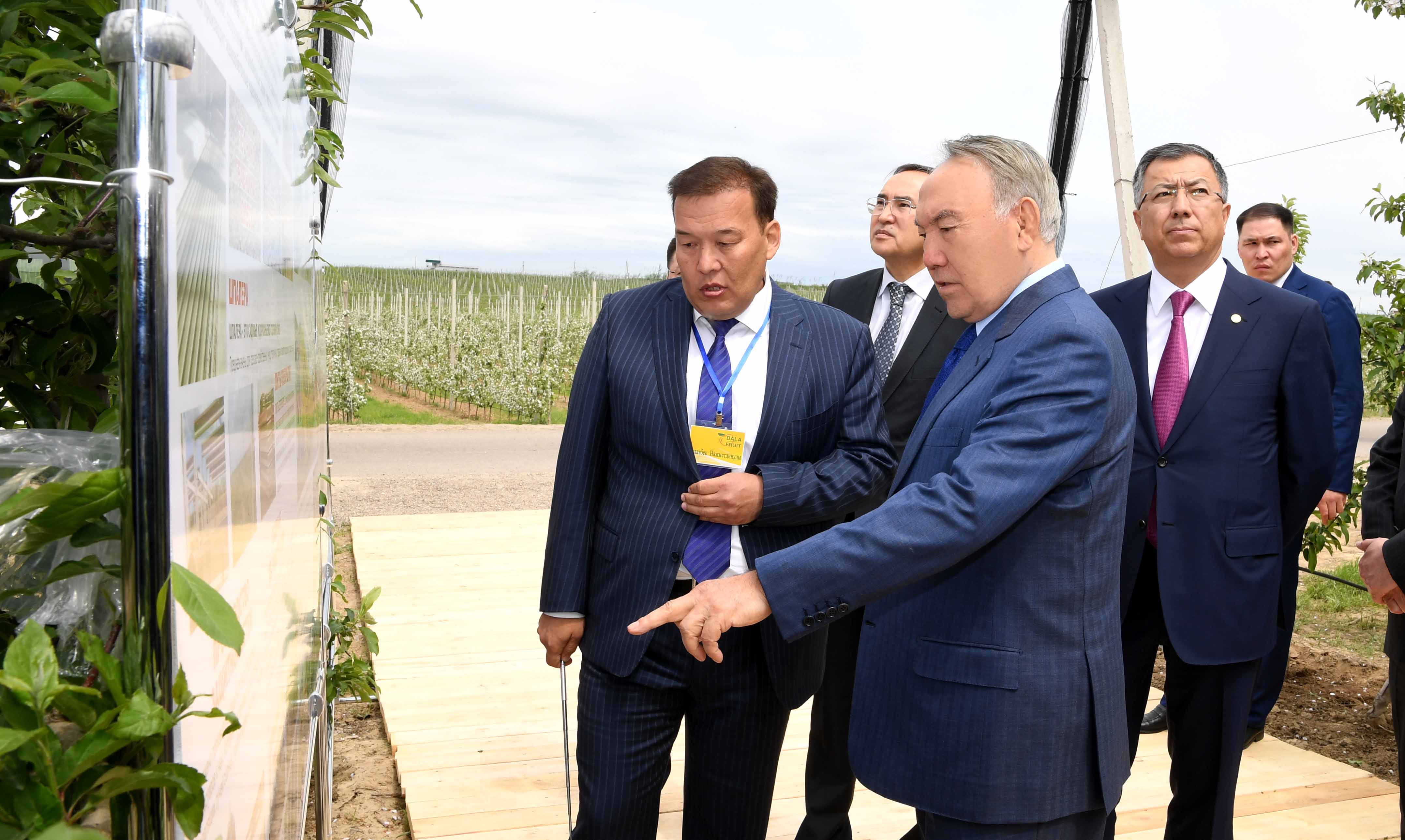 قر پرەزيدەنتى وقو-داعى الما ءوسىرۋ تەحنولوگياسىمەن تانىستى