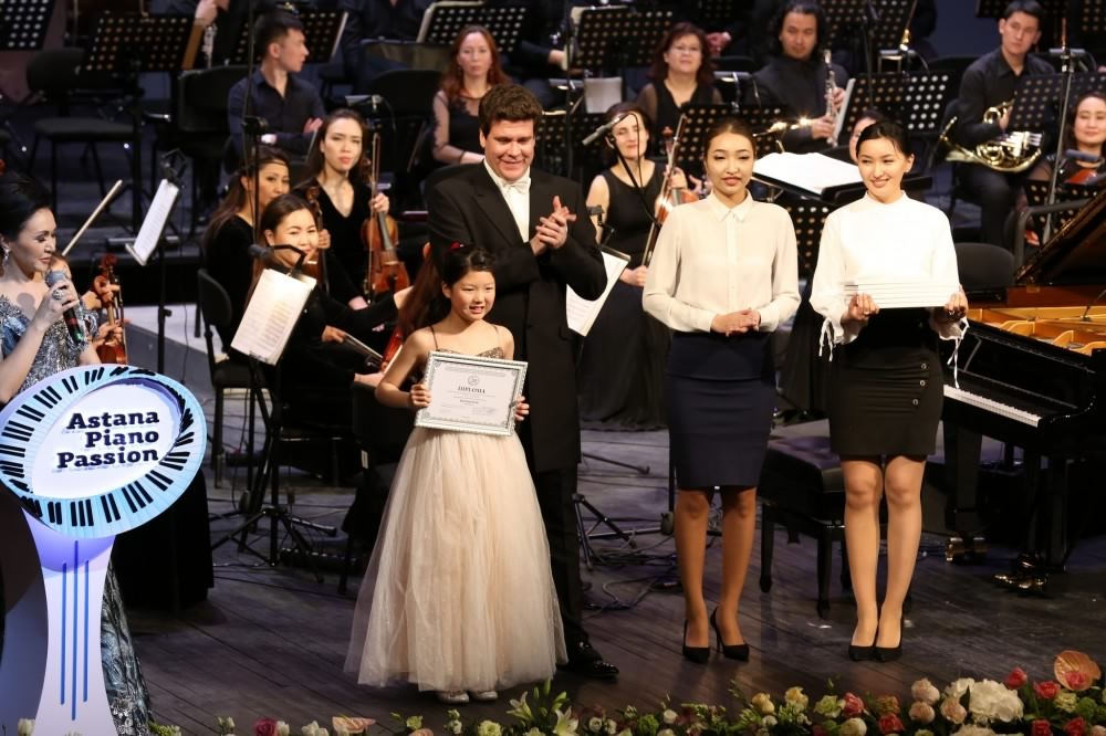 حالىقارالىق جاس پيانيستەر بايقاۋى مارەسىنە جەتتى