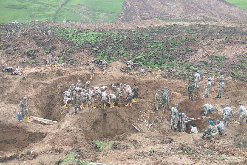 قىرعىزستاندا لاي كوشكىنى استىندا قالعان ءۇش ادامنىڭ دەنەسى تابىلدى