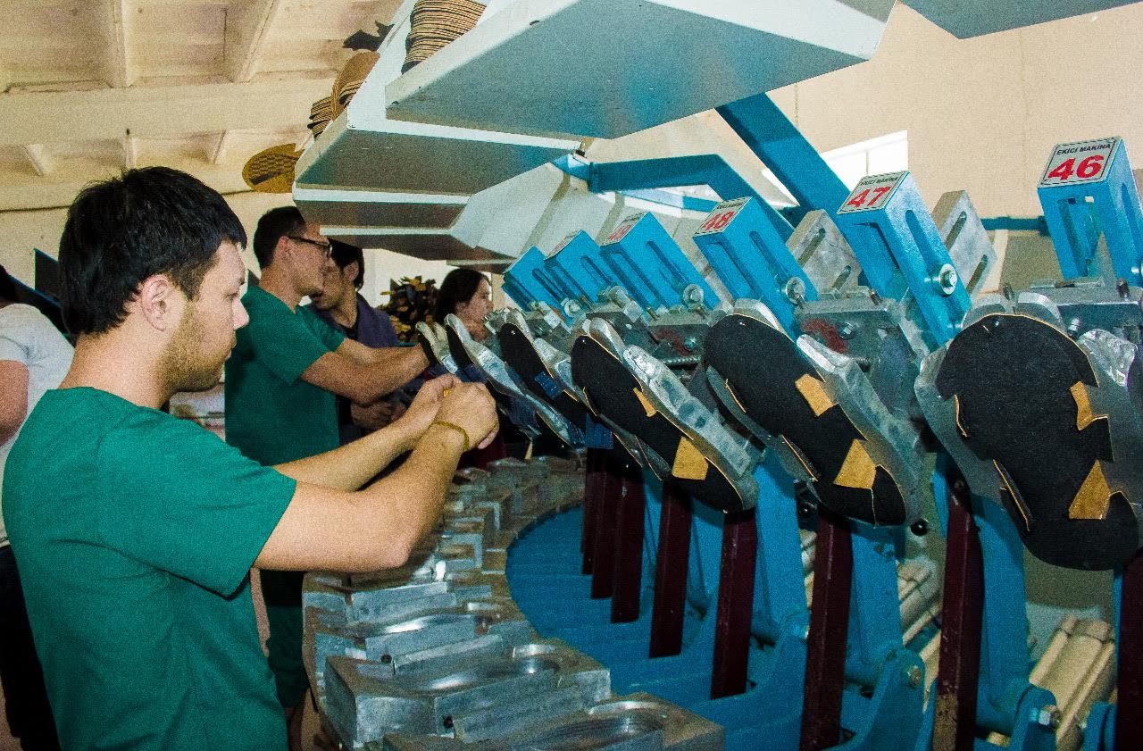 ماقتاارالداعى اياق كيىم شىعاراتىن فابريكا ءونىمىن ەكى ەسەگە ارتتىردى