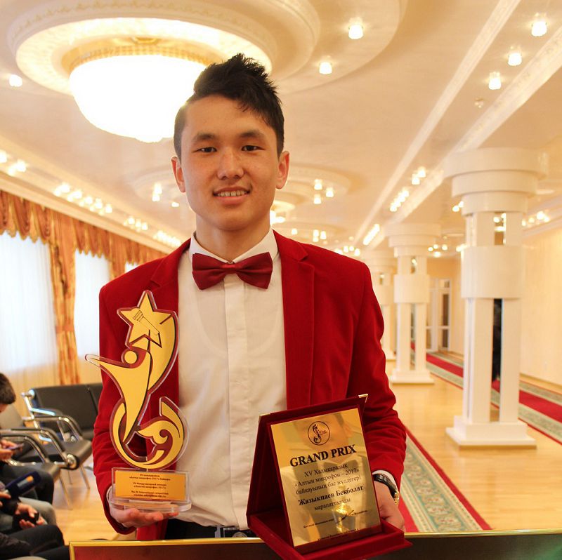 «التىن ميكروفون»  تالانتتاردى تاڭدادى