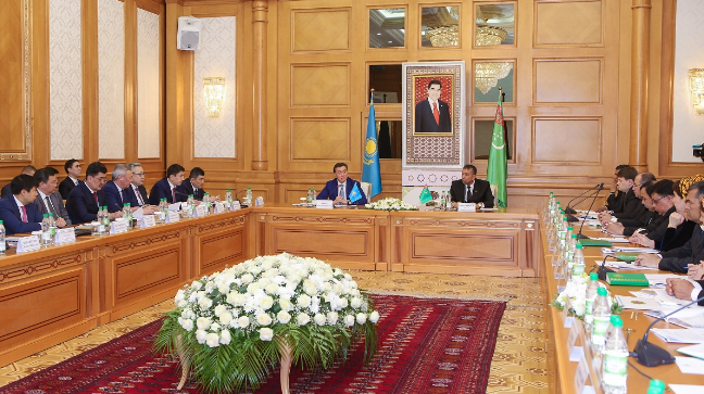 ا. مامين اشحابادتا تۇرىكمەنستان پرەزيدەنتىمەن كەزدەستى 