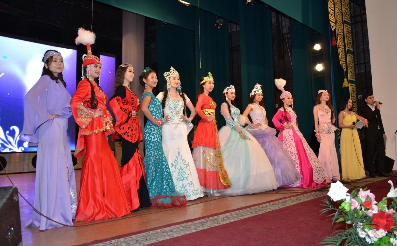 اقىل مەن اجار باسەكەسى