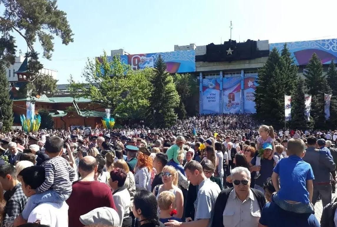 الماتىلىقتار داڭق مەموريالىنا گۇل شوقتارىن قويدى