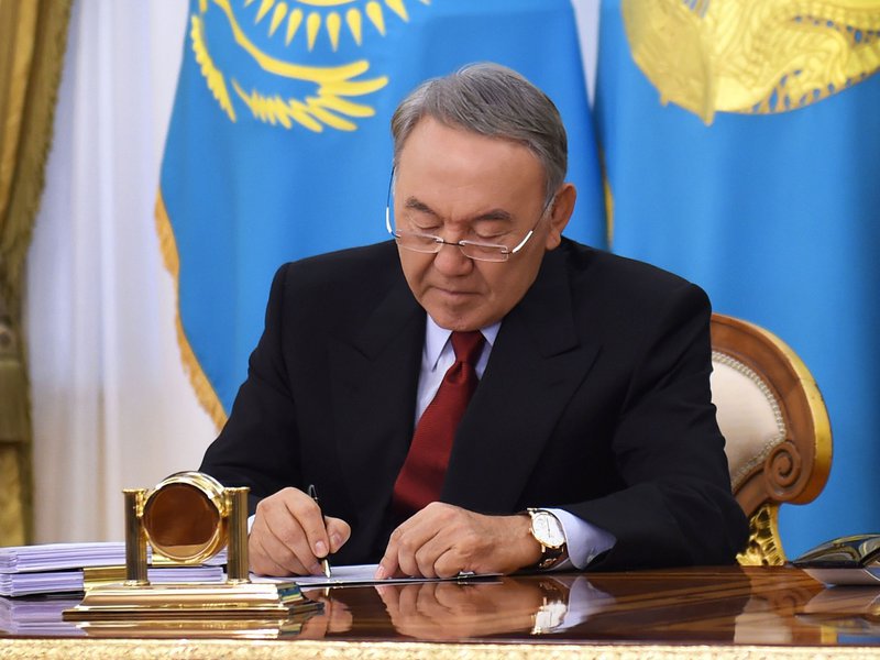 پرەزيدەنت اۆياتسيا سالاسىنا قاتىستى زاڭعا قول قويدى