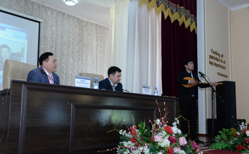 «ەگەمەن قازاقستان» باسشىسى شىمكەنتتىك ستۋدەنتتەرگە ءدارىس وقىدى