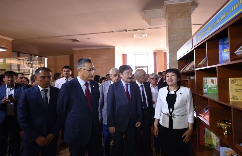 تۇركىتىلدەس ەلدەر قالامگەرلەرىنىڭ كىتاپ كورمەسى اشىلدى