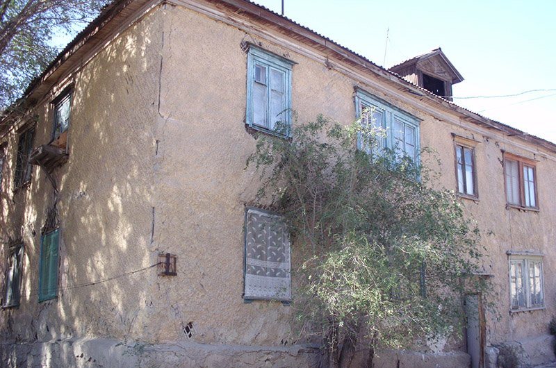 ۇرەي ۇشىراتىن ۇيلەر جەزقازعاندا جەتىپ جاتىر